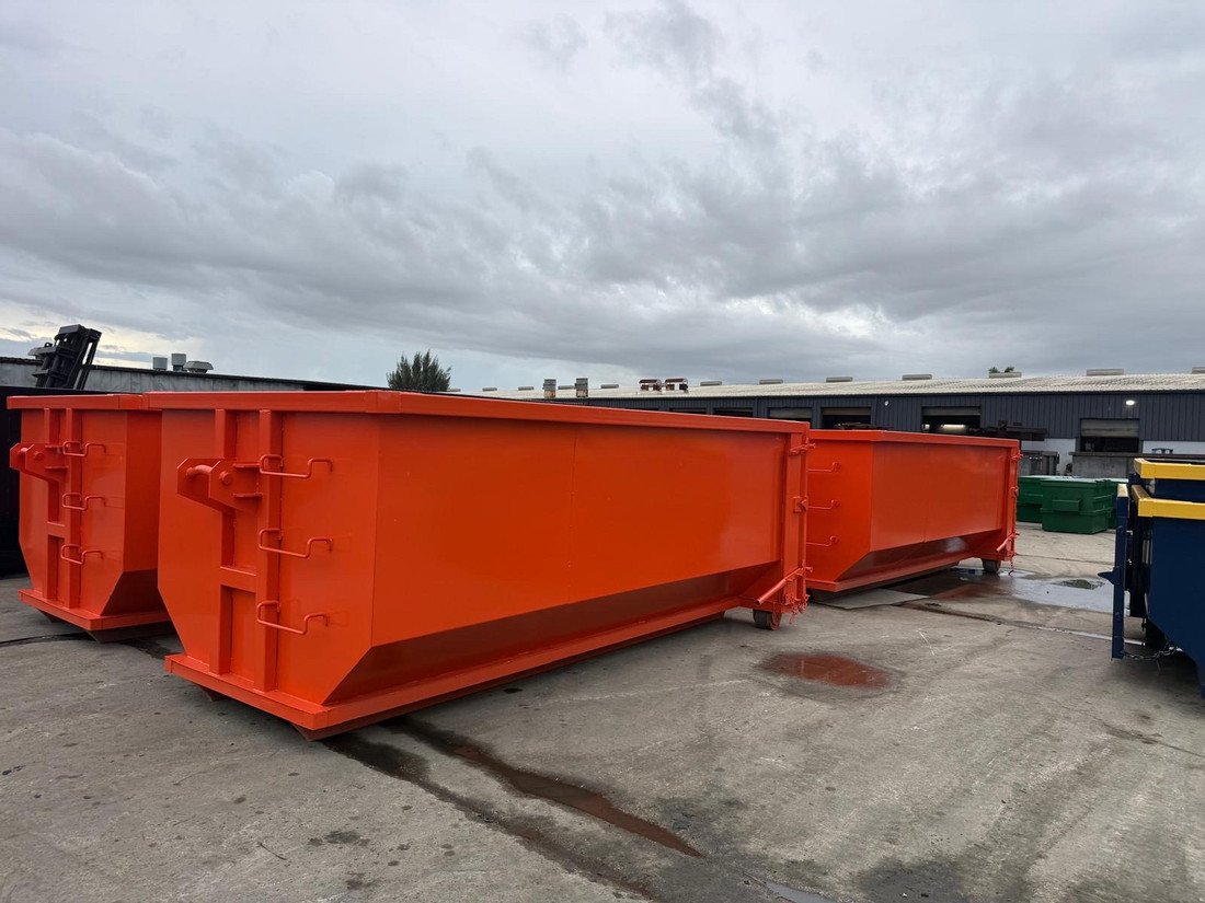 Looking for heavy-duty 54in 10-yard bathtub style dumpsters? American Made Dumpsters builds rugged, commercial-grade roll-off containers with nationwide shipping. Request a quote today!